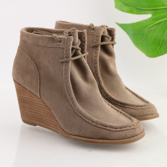 Lucky Brand Womens Ysabel Boots Size 8.5 Tan Suede Lace Up Wedge Heel Moc Bootie - Picture 1 of 12